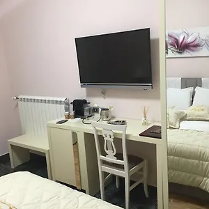 Отель Lux De Paris, Тирана